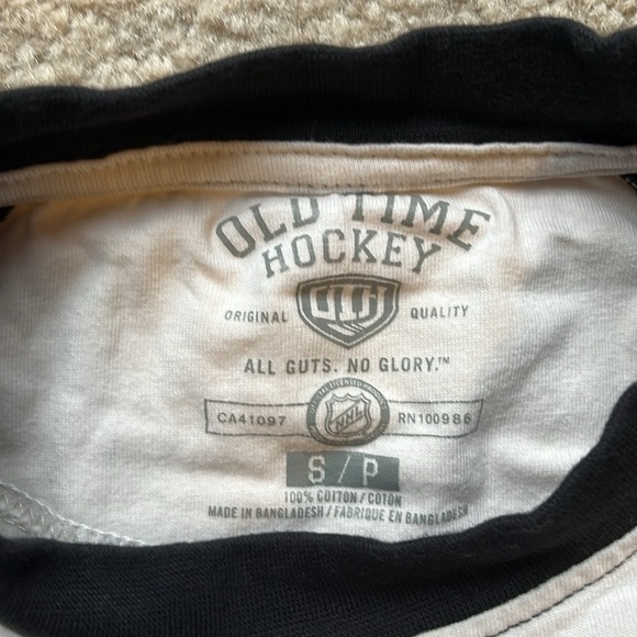 Men’s Old Time Hockey Philadelphia Flyers Long Sleeved T-Shirt - Picture 6 of 7